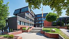Blick aufs Verwaltungsgebäude der Verbandsgemeinde Hachenburg